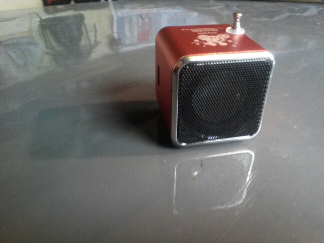 ONLY LOVE V26  new portable speaker TF USB internet FM radio,mobile phone vibration computer music player,multifunction FM radio
