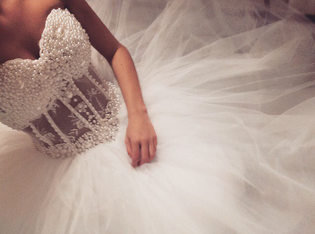 Luxurious Bling Strapless Wedding dresses Corset Bodice Sheer Bridal Ball Crystal Pearl Beads Rhinestones Tulle Wedding Gowns