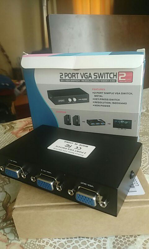 2016 New Round Press Button Two Way VGA Switch Splitter Black