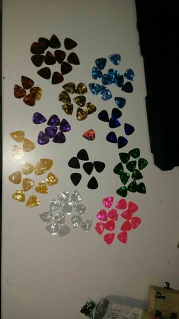 100pcs/lot Celluloid Guitar Picks Plectrums Standard/Triangle Free Shipping