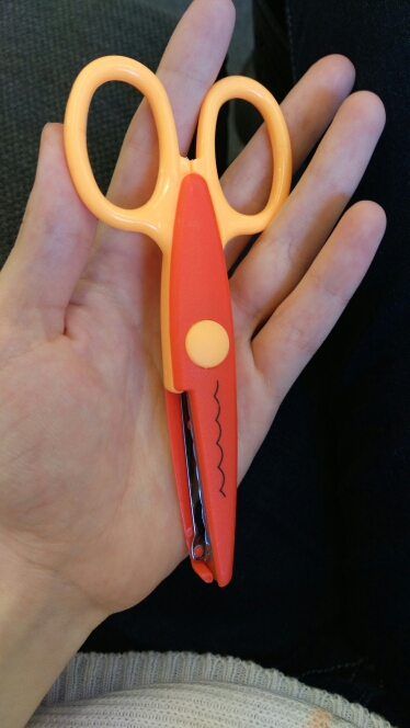 Laciness Scissors Metal and Plastic DIY Scrapbooking Photo Colors Scissors Paper Lace Diary Decoration with 6 Patterns