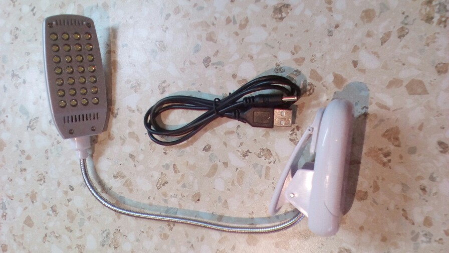 New Reading light Flexible USB 28 LED Light Clip On Bed Table Desk Lamp Reading light