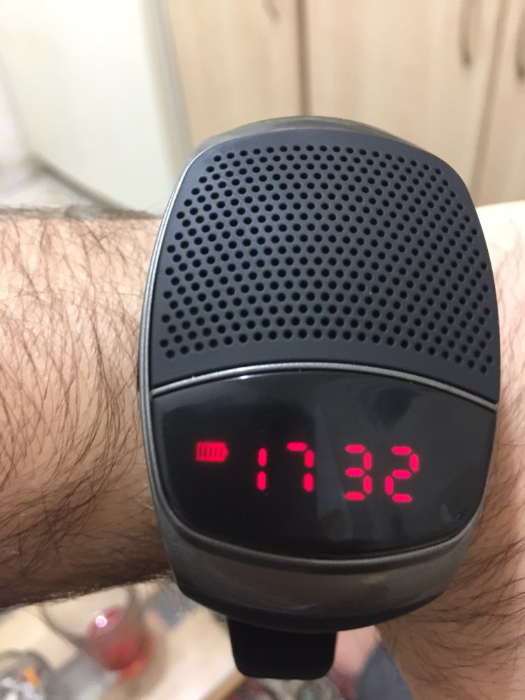 Ubit B90 Sports Bluetooth Speaker Hands-free Call TF Card Playing FM Radio Self-timer Wireless Speakers Smart Watch Time Display