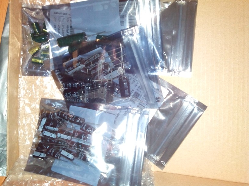 1LOT=20PCS Aluminum Capacitors 1000uF 108 20% 8*16mm 16V 1000000nF 1000000000pF Diameter8mm 